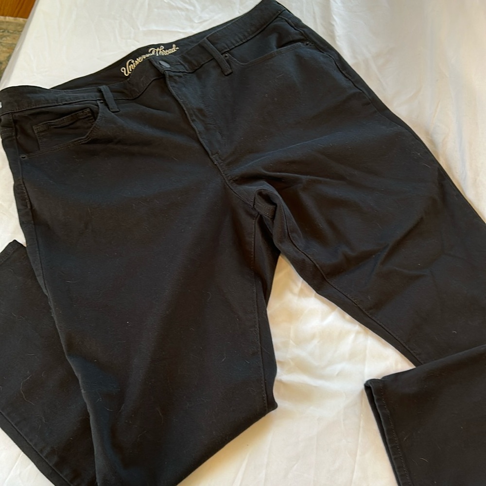 Black universal thread jeans